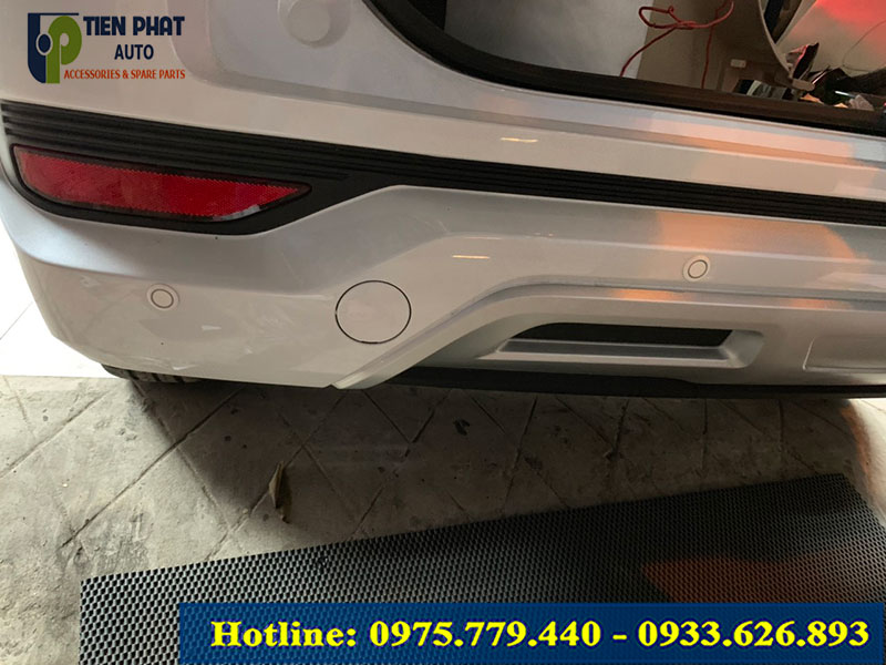 /cam-bien-lui-cho-o-to